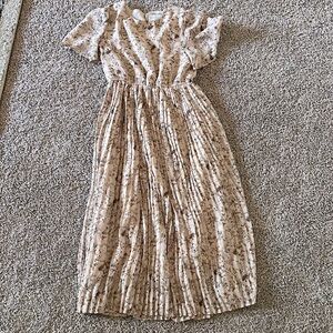 Beige Floral Pleated Short Sleeve Chiffon Maternity Midi Dress